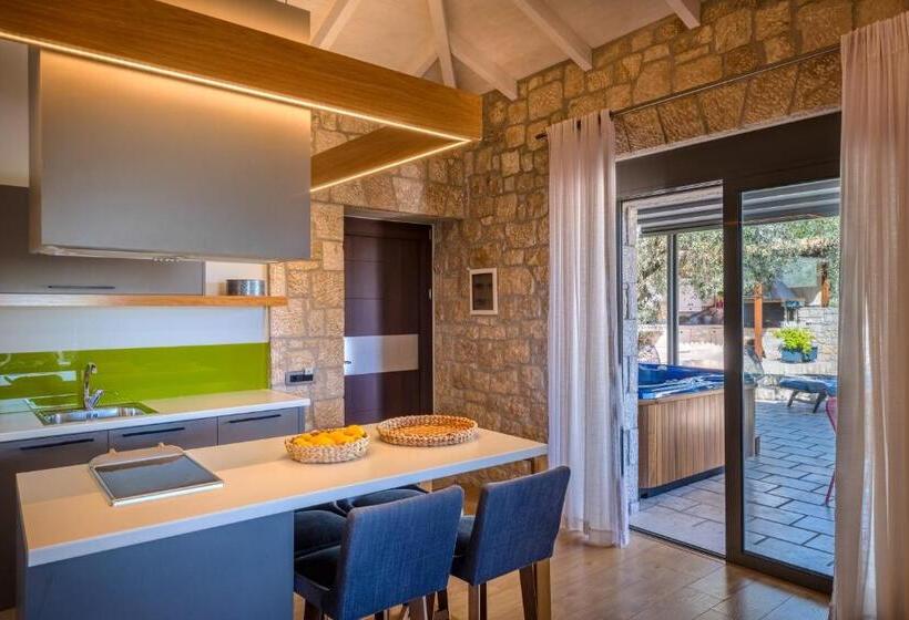 Номер Deluxe с Гидромассажем, Anthemion Suites And Villas