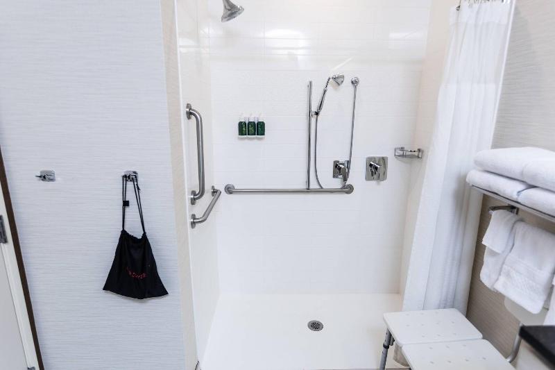 带大床的标准间, Fairfield Inn & Suites By Marriott Bowling Green