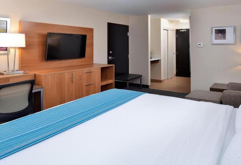 Номер Deluxe Кровать Кинг, Holiday Inn Hotel & Suites Edmonton Airport Conference Centre, An Ihg