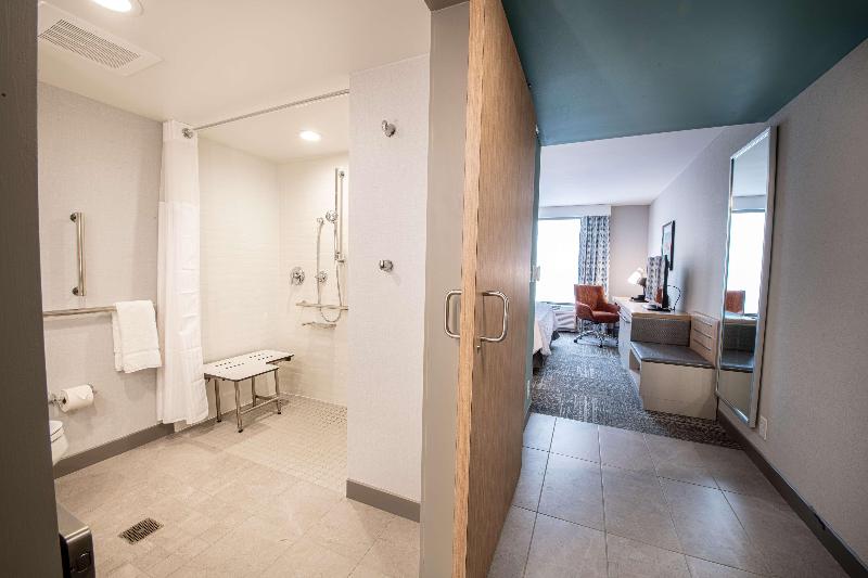Люкс, Holiday Inn Hotel & Suites Edmonton Airport Conference Centre, An Ihg