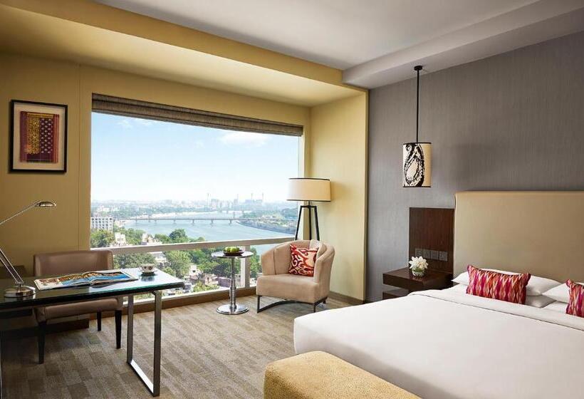 带大床的俱乐部房间, Hyatt Regency Ahmedabad