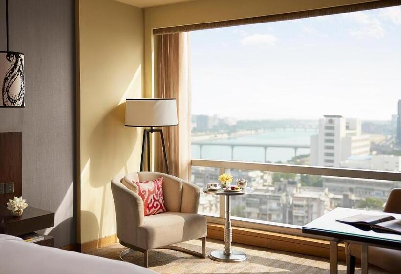 带大床的俱乐部房间, Hyatt Regency Ahmedabad