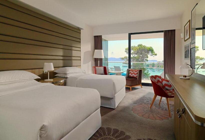 اتاق لوکس با بالکن و چشم‌انداز دریا, Sheraton Dubrovnik Riviera