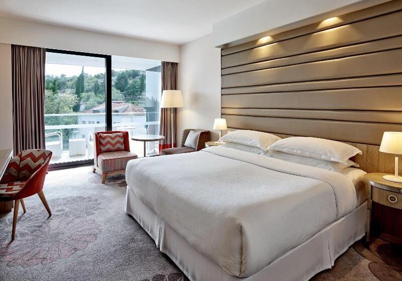 اتاق لوکس با بالکن و چشم‌انداز دریا, Sheraton Dubrovnik Riviera