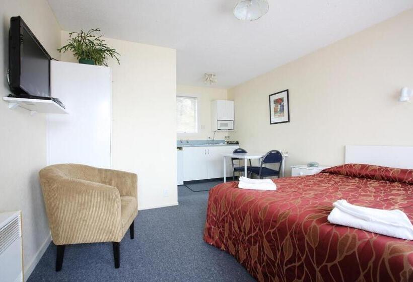 Студия Стандарт, Queens Park Motels