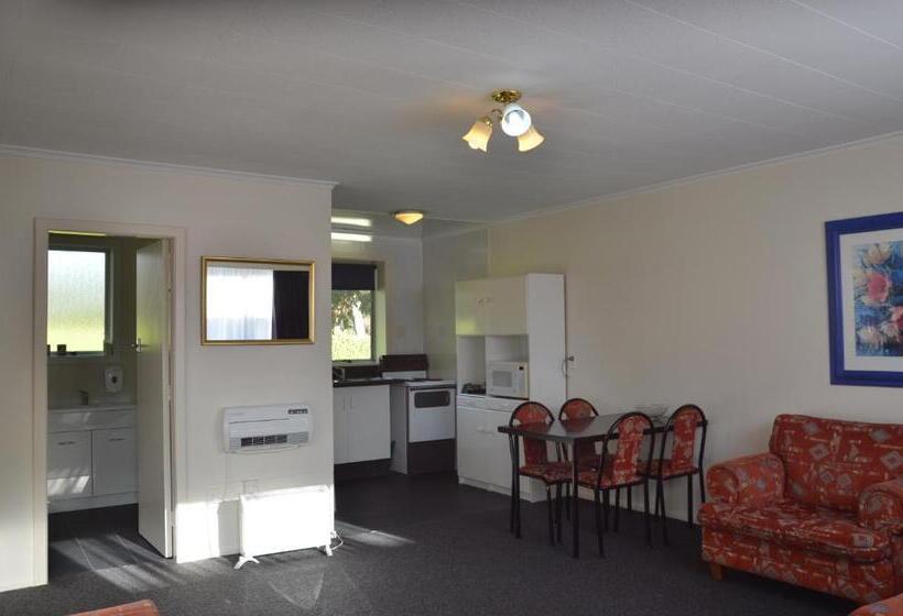Апартаменты 2 Спальни, Queens Park Motels