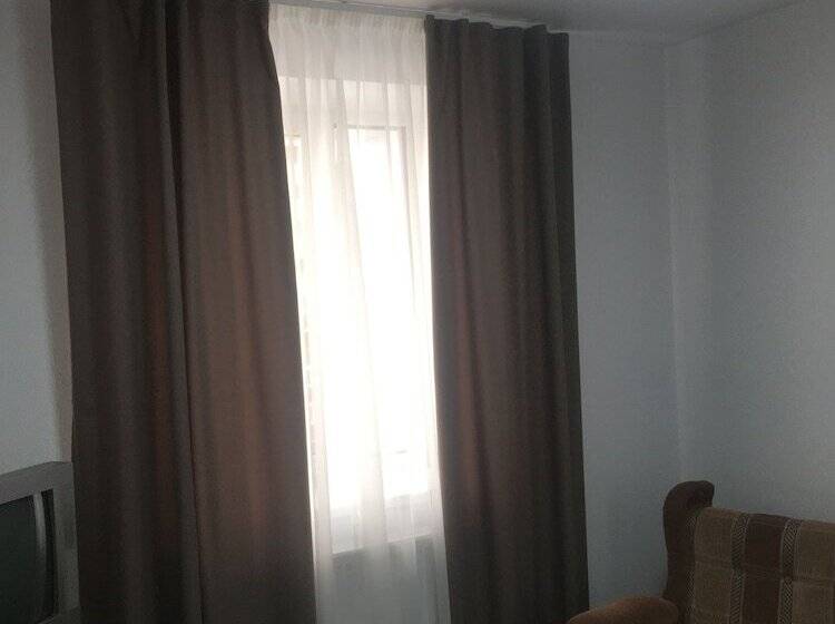 חדר סטנדרט יחיד, Deryabin