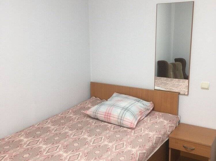 חדר סטנדרט יחיד, Deryabin