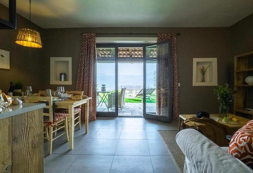 2 Bedrooms Apartment Lake View, La Darbia