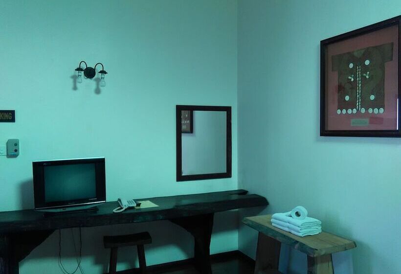 اتاق استاندارد سه نفره, Kuching Waterfront Lodge
