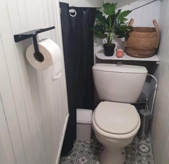 Четырехместный номер эконом класса с общей ванной комнатой, Chambre D Hôtes Le Relais De Belloy