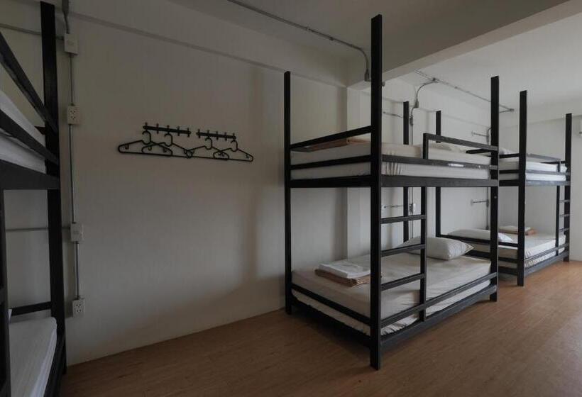 패밀리 룸 공용 욕실, Labkoff Cafe And Hostel