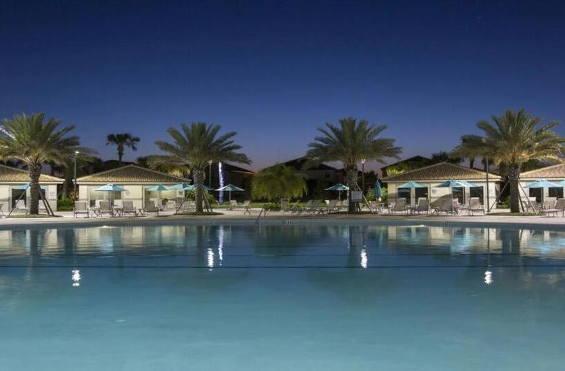 패밀리 방갈로, The Darlings  Poolside Paradise