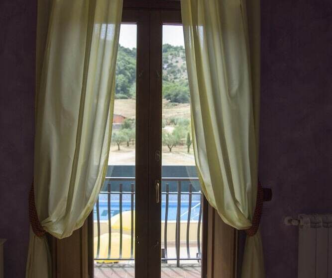 Полулюкс Вид на Бассейн, Agriturismo La Rocca Dei Briganti