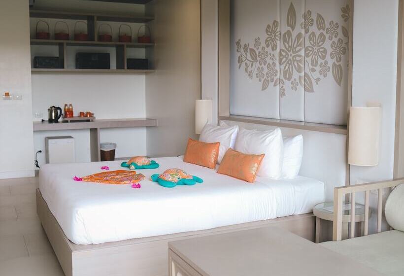 اتاق لوکس با چشم‌انداز استخر, Proud Phuket, Naiyang Beach