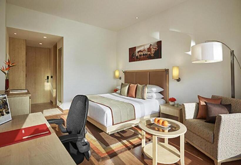 带城市景观和大床的豪华房间, Vivanta Pune, Hinjawadi
