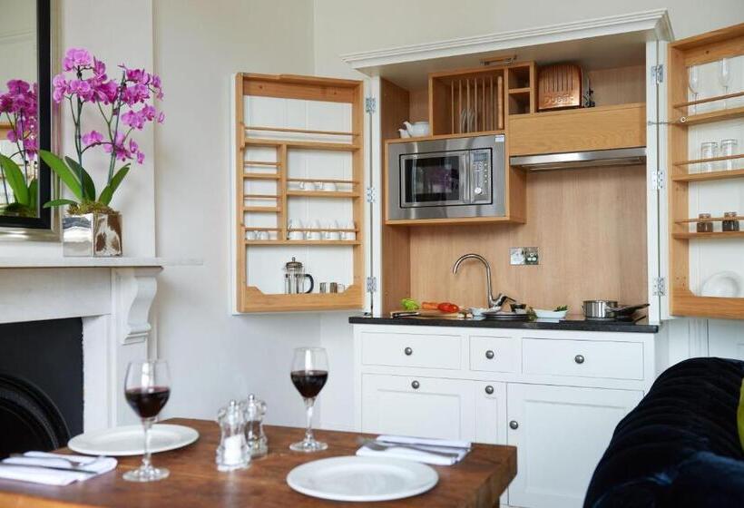 디럭스 스위트, Berkeley Suites