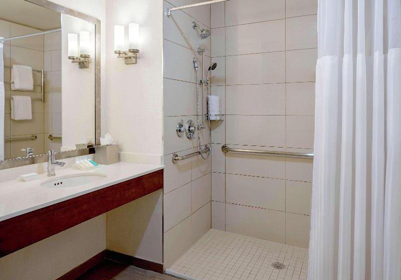 מיטת קינג בסוויטה, Hilton Garden Inn Downtown Dallas