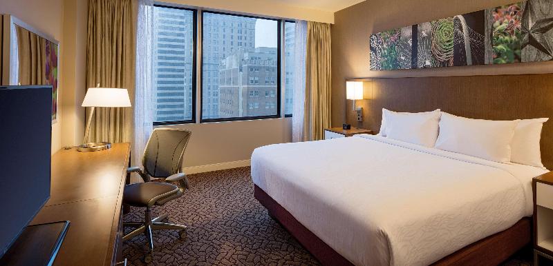 חדר סטנדרט עם מיטת קינג, Hilton Garden Inn Downtown Dallas