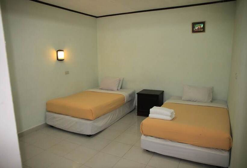 Семейный Номер, Pandu Lakeside Hotel Parapat