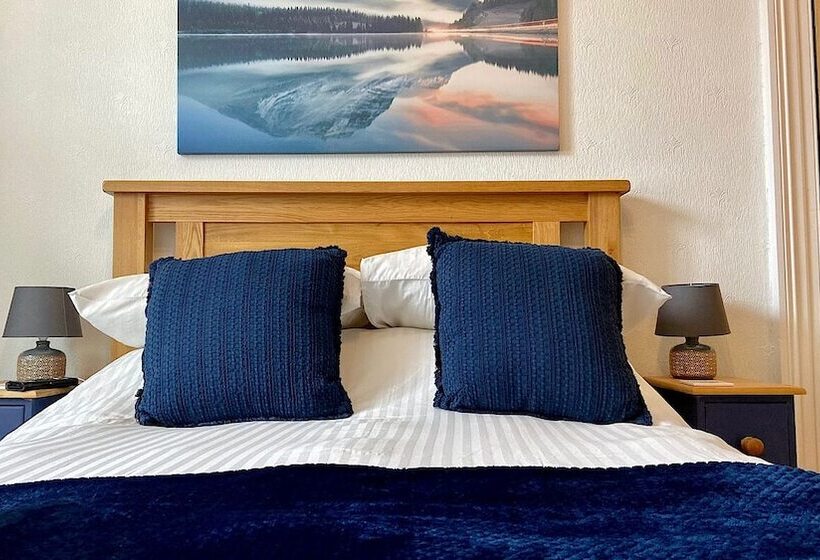اتاق استاندارد سه نفره, Cartref Guest House