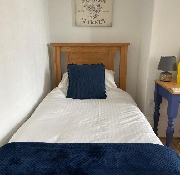 اتاق سوپریور سه تخته, Cartref Guest House