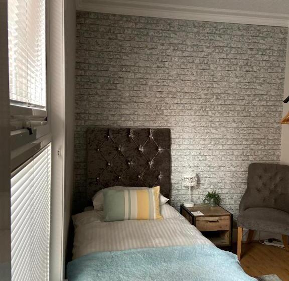 اتاق استاندارد یک نفره, Cartref Guest House