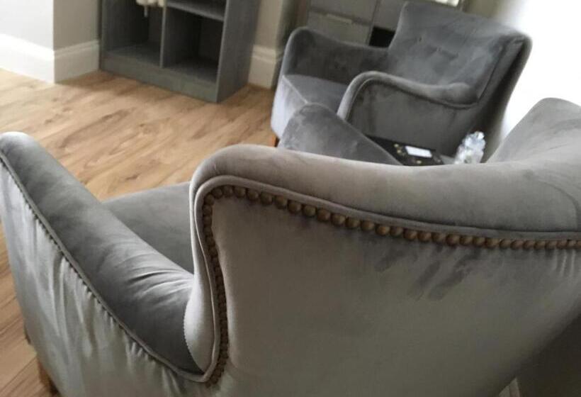 اتاق لوکس با تخت بزرگ, Cartref Guest House