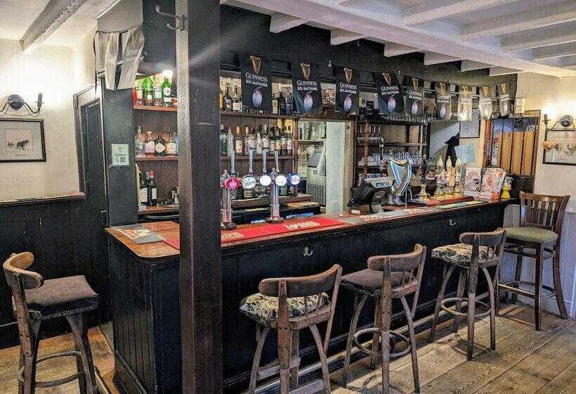 Номер Deluxe, Bartholomew Arms