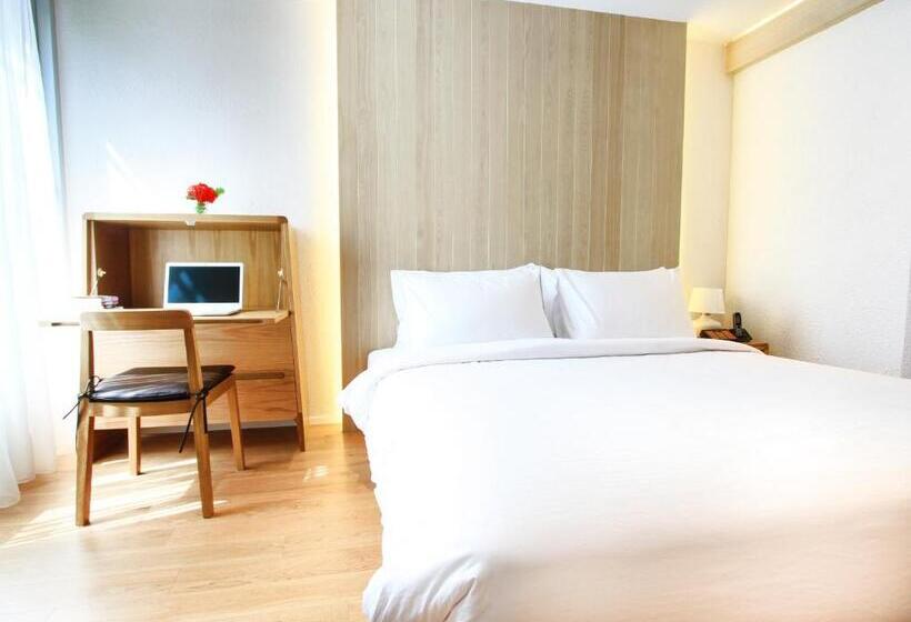 Люкс Повышенной Комфортности, Balcony Seaside Sriracha Hotel & Serviced Apartments