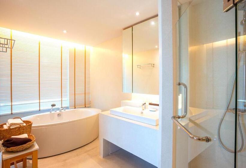 Люкс Вид на Море, Balcony Seaside Sriracha Hotel & Serviced Apartments