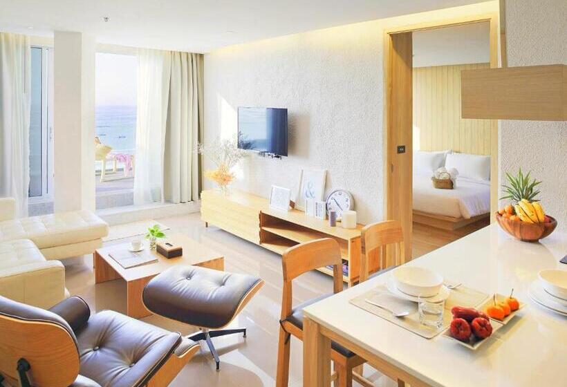 Люкс Вид на Море, Balcony Seaside Sriracha Hotel & Serviced Apartments