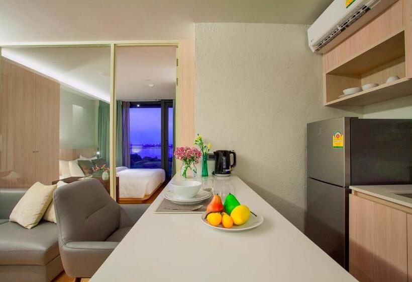 Люкс Повышенной Комфортности, Balcony Seaside Sriracha Hotel & Serviced Apartments