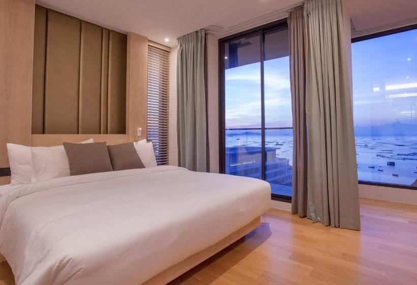 Люкс Deluxe Вид на Море, Balcony Seaside Sriracha Hotel & Serviced Apartments