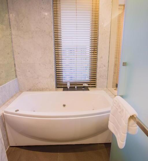Люкс Повышенной Комфортности, Balcony Seaside Sriracha Hotel & Serviced Apartments