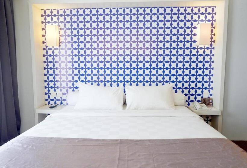 带大床的标准间, Crown Prince Hotel Surabaya Managed By Midtown Indonesia