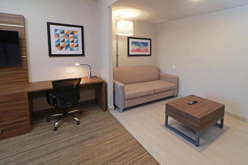 キングサイズベッドのスイートルーム, Holiday Inn Express   Monterrey   Fundidora, An Ihg