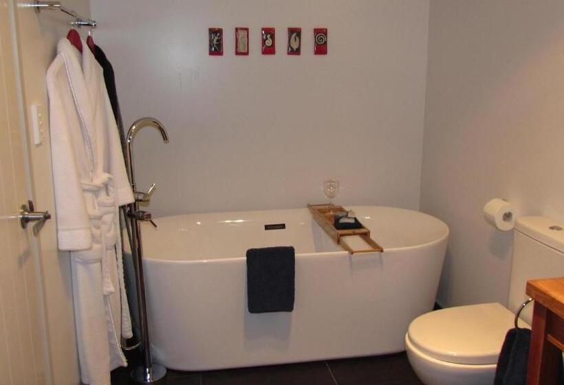 Люкс Deluxe Кровать Кинг, Tongariro Suites