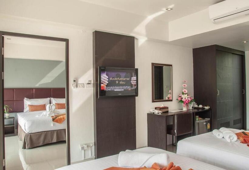 اتاق لوکس با چشم‌انداز استخر, Amin Resort