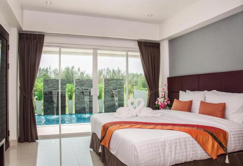 اتاق لوکس با چشم‌انداز استخر, Amin Resort