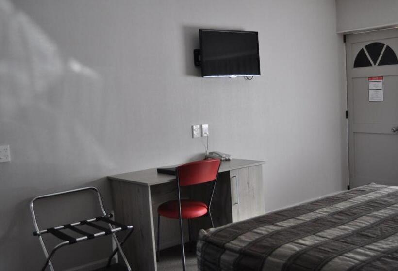 이그제큐티브 스튜디오, Carramar Motor Inn