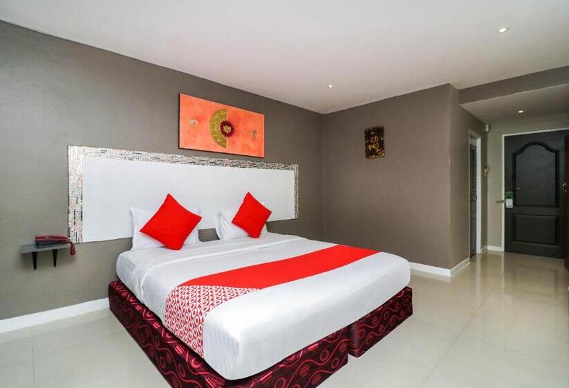 Medencére Néző Standard Szoba, Natural Beach Hotel Pattaya