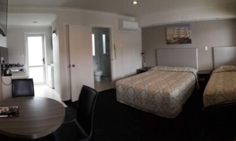 スタンダードスタジオ, Phoenix Palm Motel