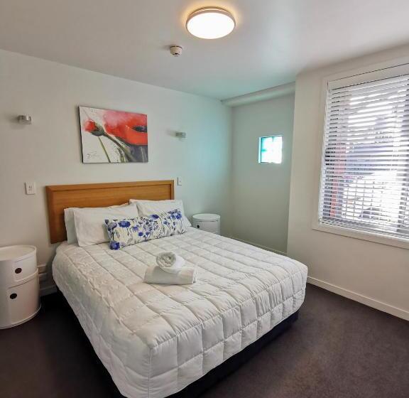 آپارتمان 1 خوابه با چشم‌انداز استخر, The Anchorage Apartments