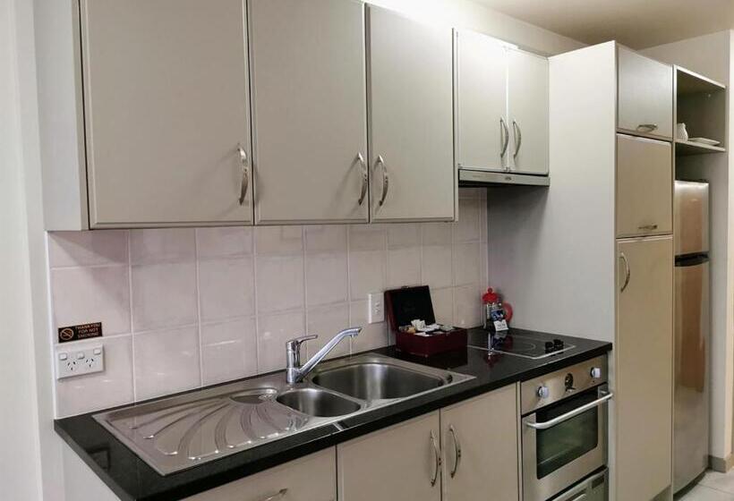 آپارتمان 1 خوابه با چشم‌انداز استخر, The Anchorage Apartments