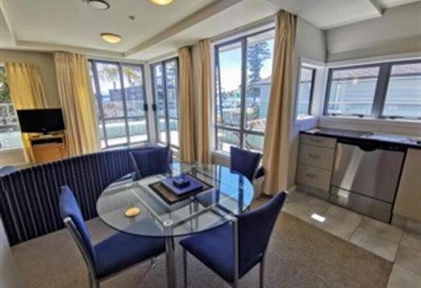 اتاق استاندارد با چشم‌انداز دریا, The Anchorage Apartments