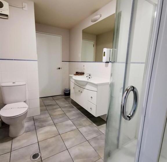 اتاق لوکس با بالکن, The Anchorage Apartments