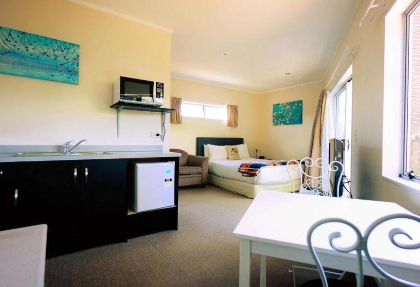 Студия Стандарт, Waihi Motel