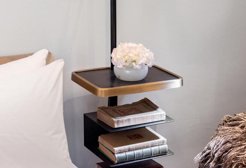 패밀리 아파트, The Dolli At Acropolis, A Hotel To Live