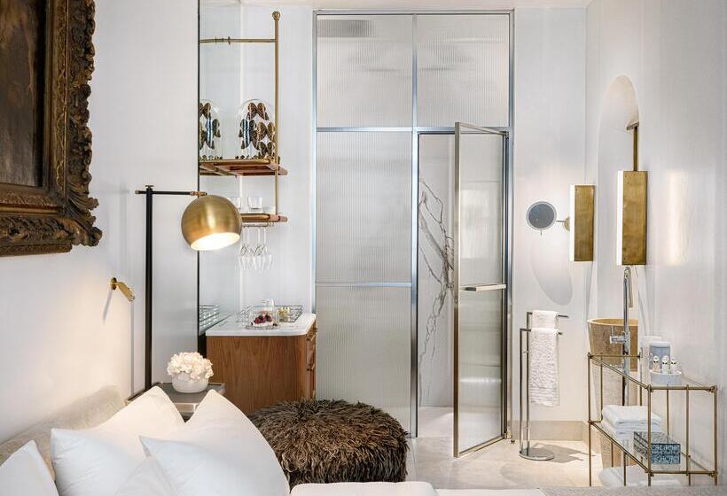 패밀리 아파트, The Dolli At Acropolis, A Hotel To Live